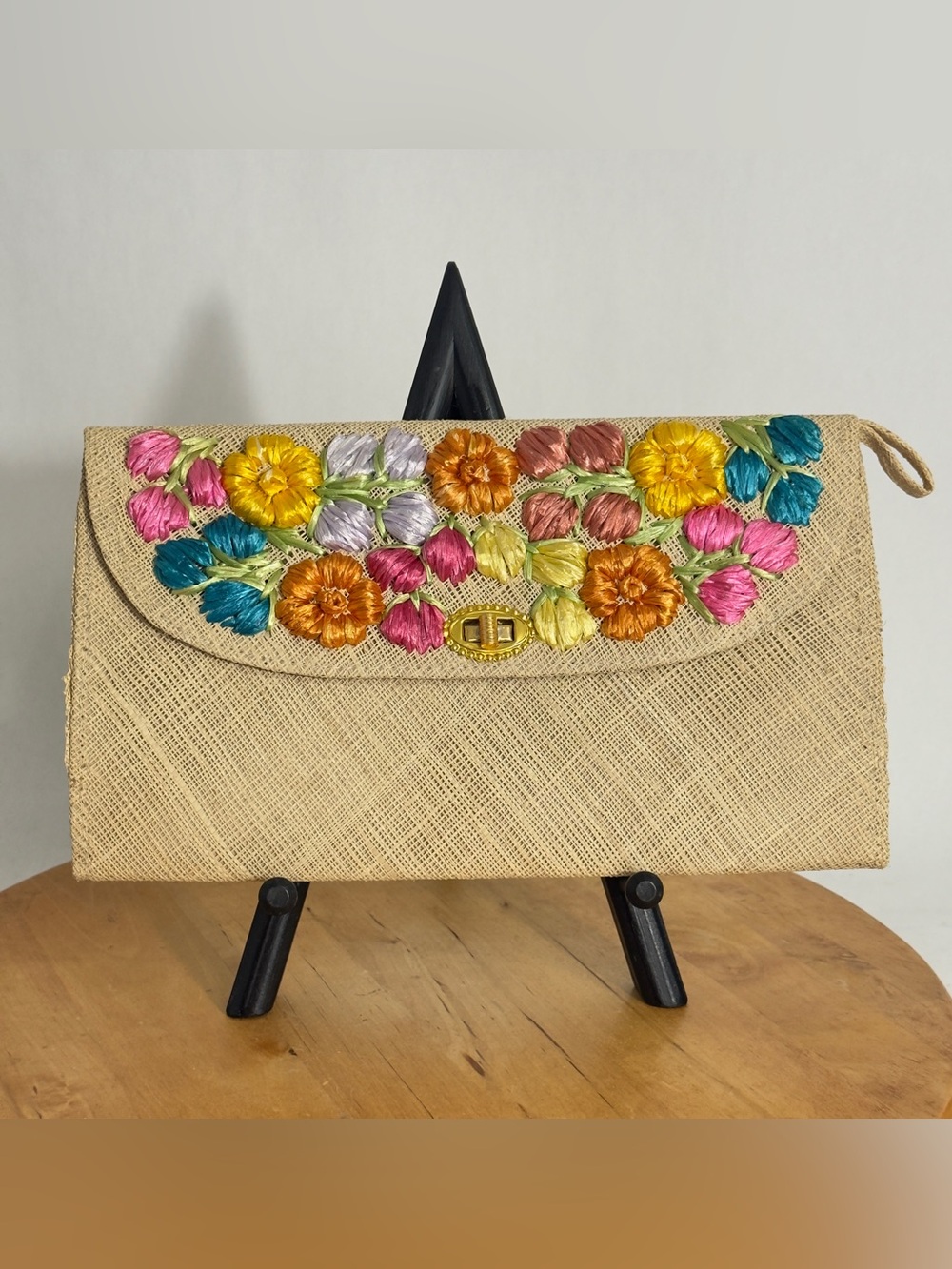 Vintage 1980’s Woven Raffia Straw Clutch Purse Turn-Lock Closure Floral Appliqué